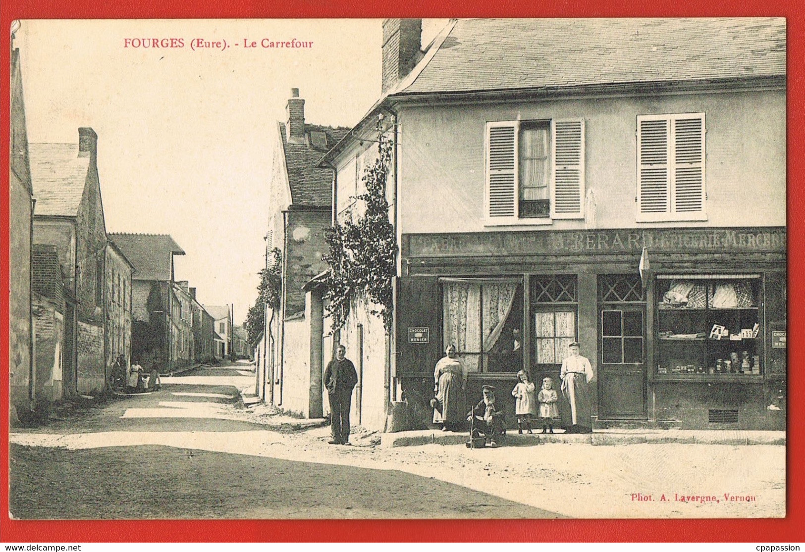 FOURGES -Eure - Le Carrefour-Tabac Epicerie Mercerie BERARD -cpa écrite 1910- Scans Recto Verso - Fourges
