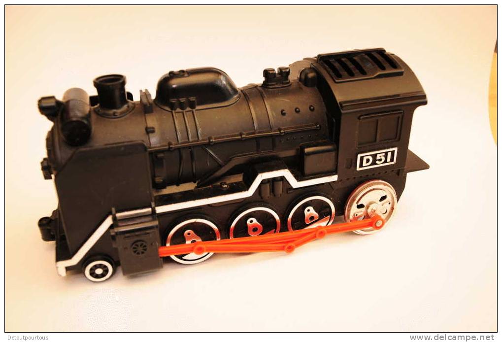 Train Locomotive TOMY ( Singapore ) Des Années 1970  30cm De Long - Toy Memorabilia