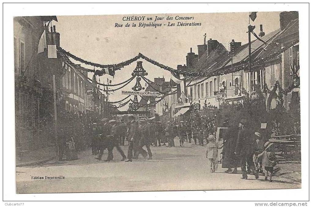 Chéroy (89) :Rue De La République Décorée Le Jour Du Concours Env 1910 (animé). - Cheroy