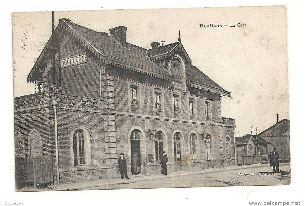 Doullens (80) : La Gare Vue Côté Route Env 1916 (animée). - Doullens