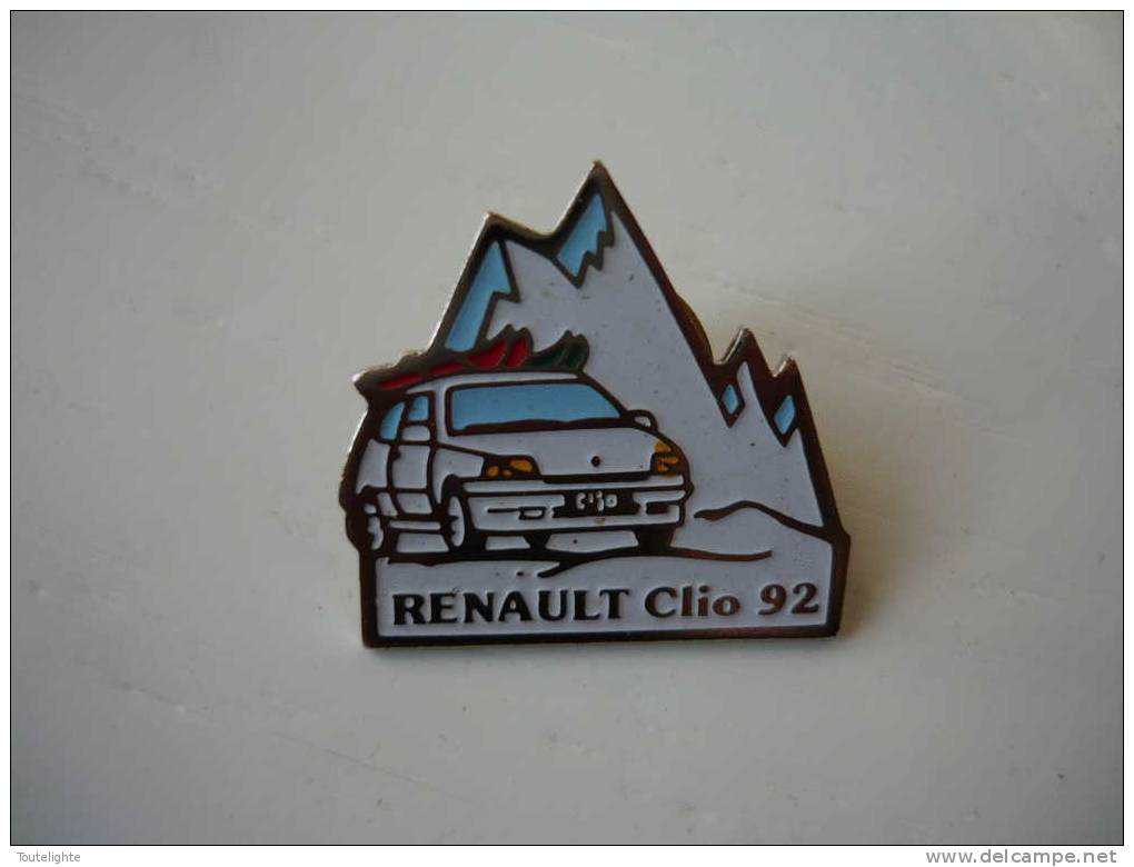 Pin´s     RENAULT   CLIO  92 - Renault