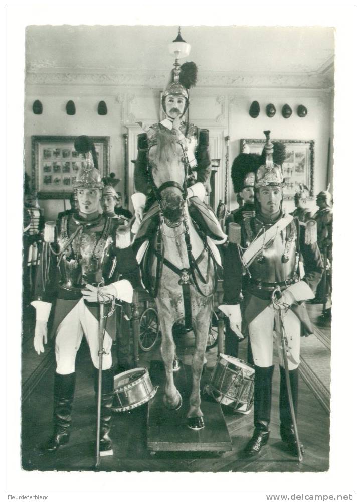 SAUMUR (49) - CPSM - Musée Militaire - Quai MAYAUD - Garde De Napoléon III - Hussard, Tambour, Cheval - Saumur