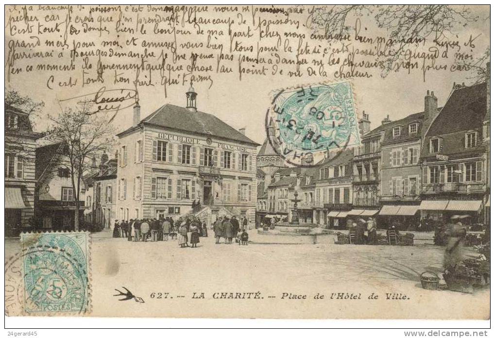 CPA LA CHARITE (Nièvre) - Place De L´Hotel De Ville - La Charité Sur Loire