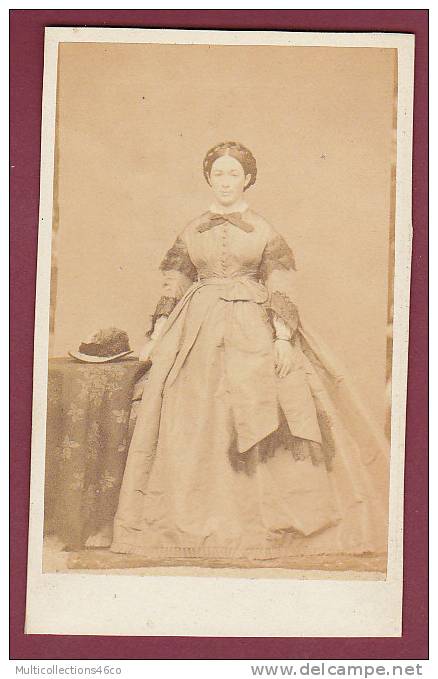 CDV - Jeune Femme En Robe Période Napoléon III - Old (before 1900)