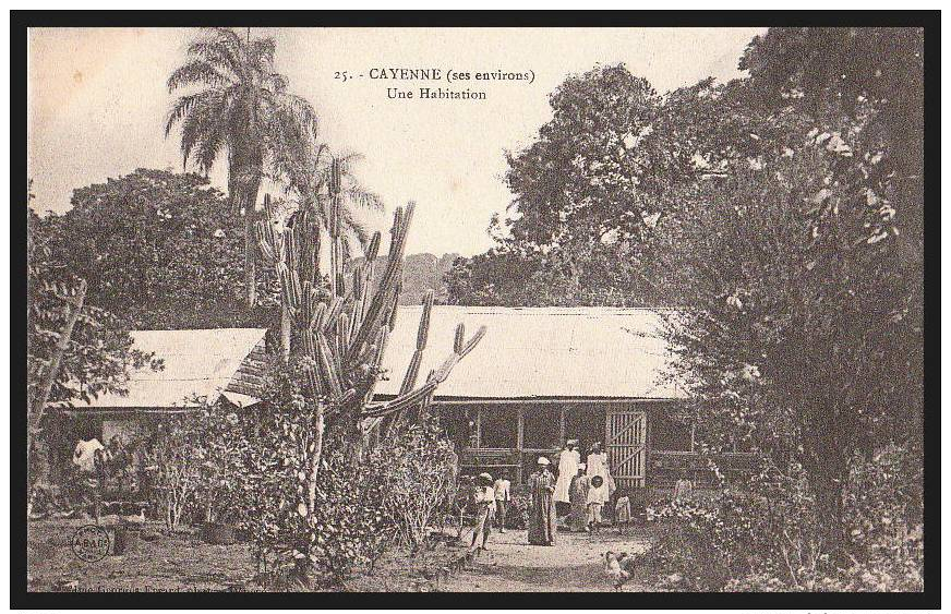 GUYANE Aux Environs De CAYENNE Femmes Et Enfants Devant Leur HABITATION - Autres & Non Classés