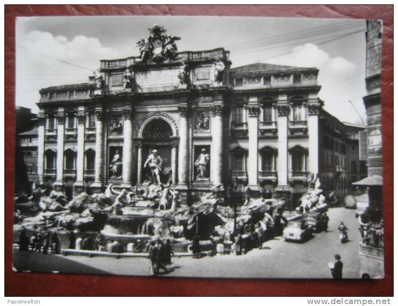 Roma - Fontana Di Trevi / Auto - Fontana Di Trevi