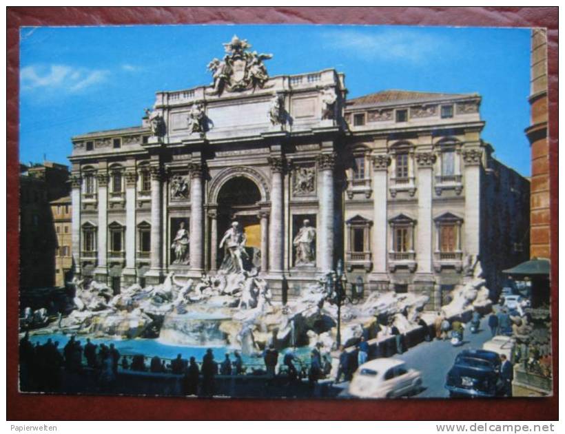 Roma - Fontana Di Trevi / Auto - Fontana Di Trevi