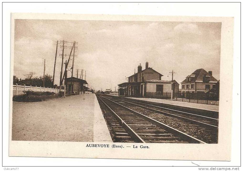 Aubevoye (27) : La Gare Côté Rails En 1930 (animée). - Aubevoye