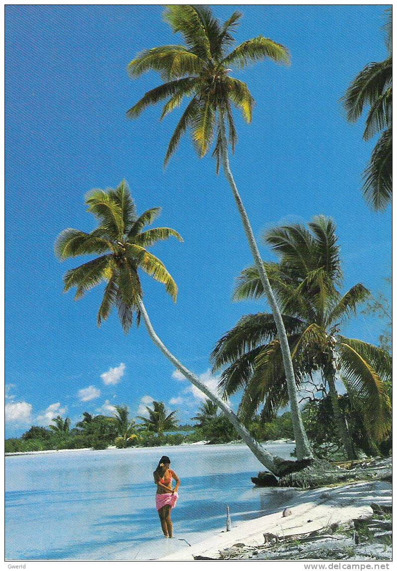 CARTE POSTALE - TAHITI - FILLE SUR LA PLAGE - Tahiti