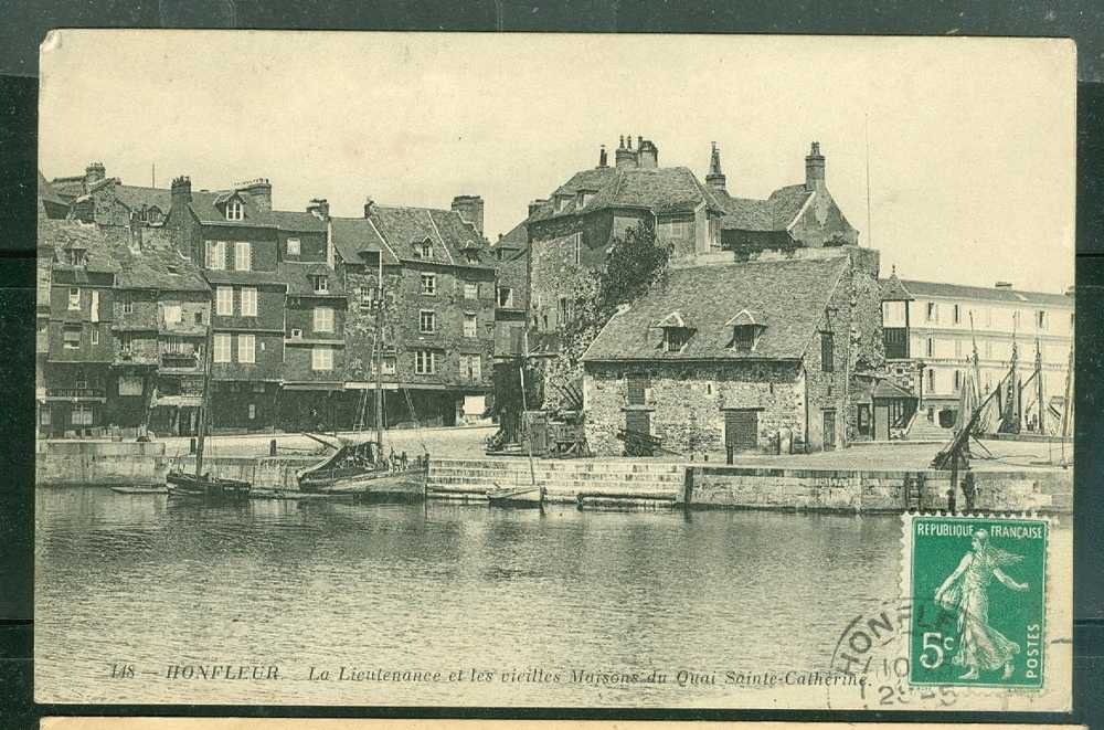 Honfleur - La Lieutenance Et Les Vieilles Maisons Du Quai Sainte Catherine  Ds112 - Honfleur