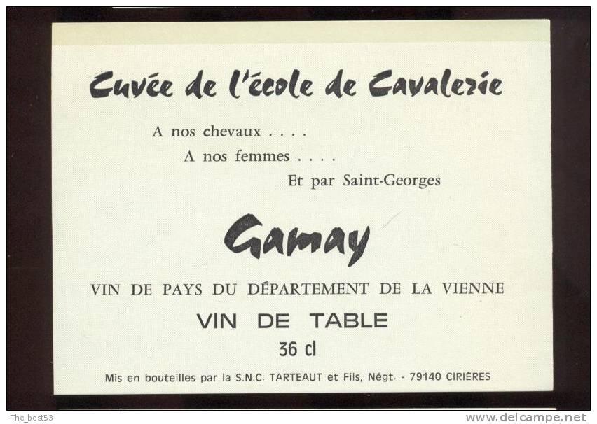 Etiquette De Vin De Pays Du Département De La Vienne -  Cuvée  De L´Ecole De Cavalerie- Ets Tarteaut à  Cirières (79) - Militaria