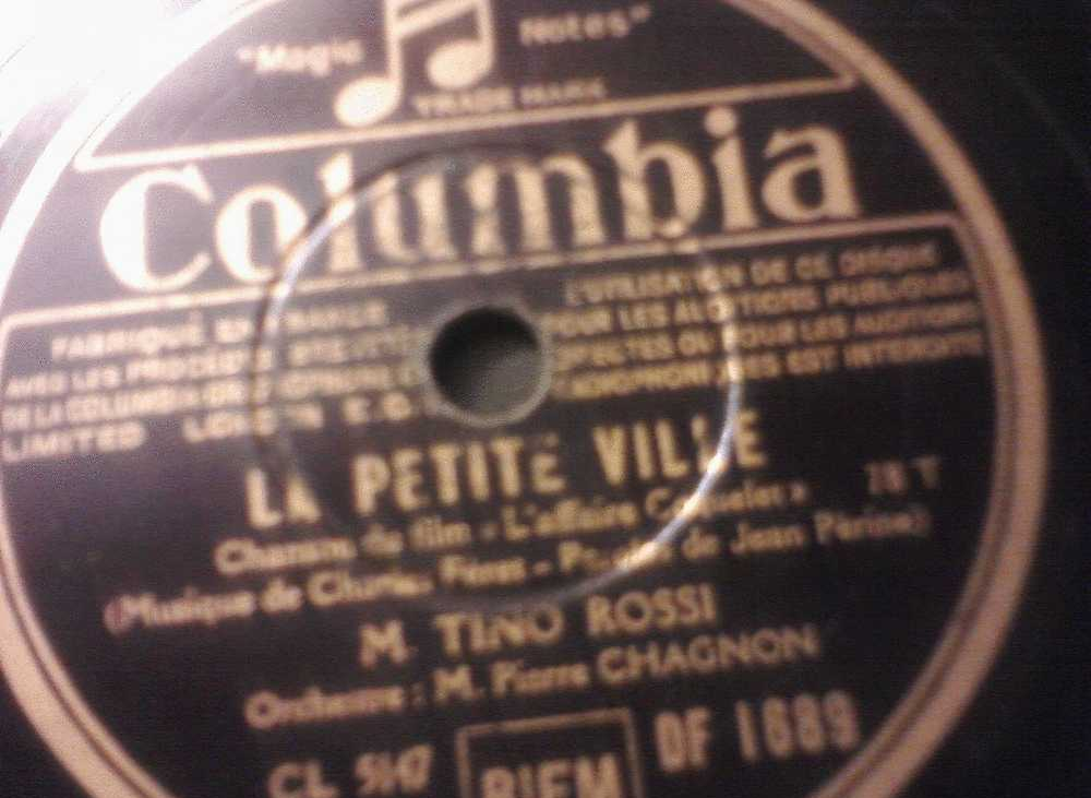 DISQUE GRAMOPHONE 78 TOURS /  B 739 _ TINO ROSSI _ TE CHERIR UNE NUIT _ LA PETITE VILLE - 78 Rpm - Schellackplatten