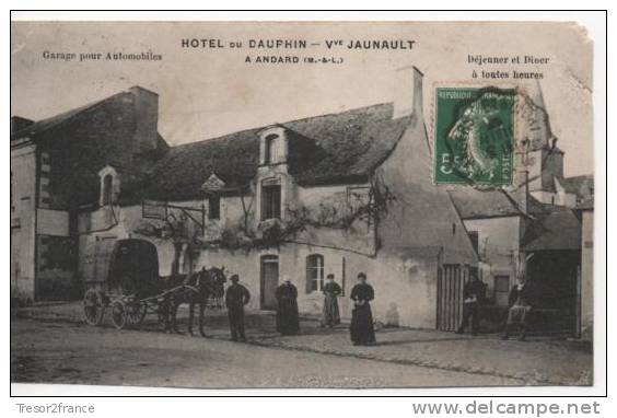 Andard. Beau Plan Devant L´Hôtel Du Dauphin-Jaunault, Chariot Baché Attelé Et Son Conducteur, Patronne, Clients - Autres & Non Classés