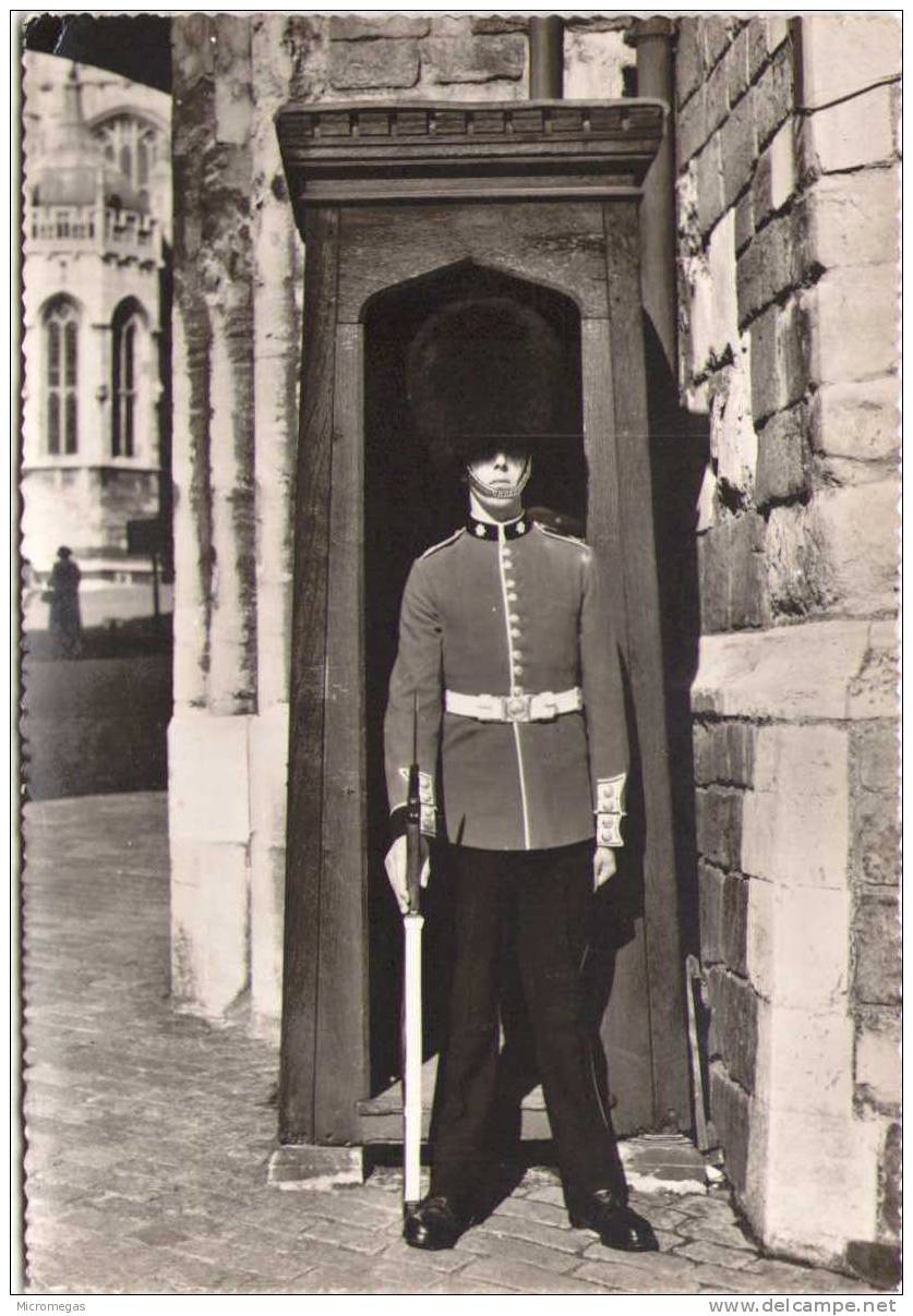 Guard At Henry VIIIth Gate - Windsor Castle - Windsor Castle