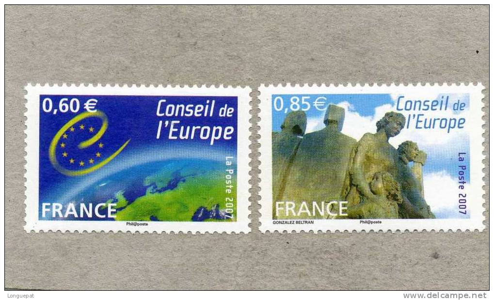 FRANCE : Conseil De L´Europe : Emblème Et Globe Avec Carte De L´Europe, Détail Du Monument Aux Droits De L´Homme De Belt - Institutions Européennes