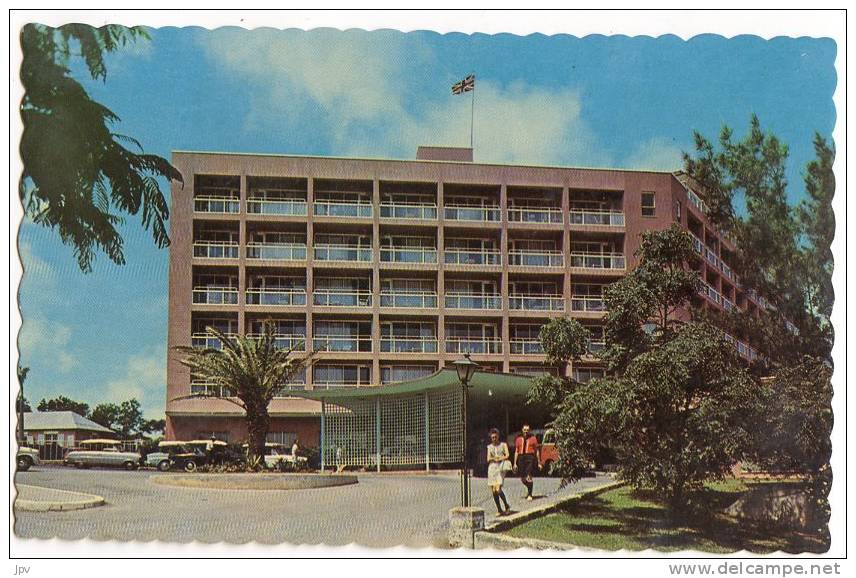 THE FRONT ENTRANCE OF THE BERMUDIANA HOTEL IN PEMBROKE PARISH. BERMUDA. - Bermudes