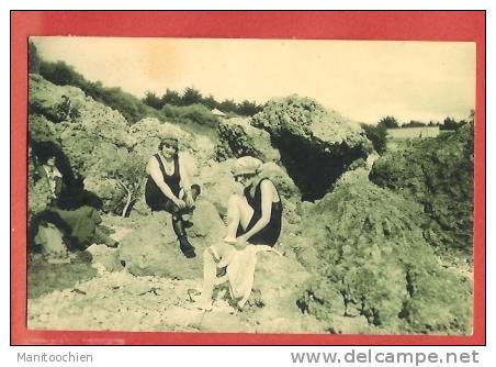 LES BAINS DE MER BAIGNEUSES SE PREPARANTS - Swimming