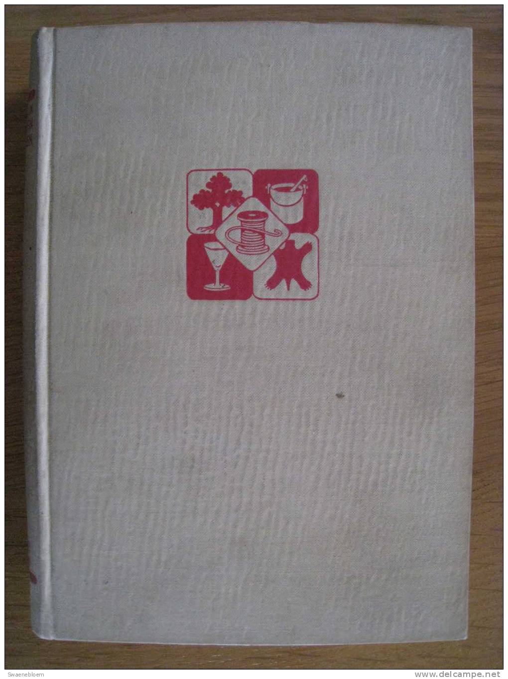 NL.- Boek - Materialen En Grondstoffen, Door J.J. VAN BLITTERSWIJK JR., Uitgave Holdert & Co., Amsterdam 1944. 3 Scans - Oud