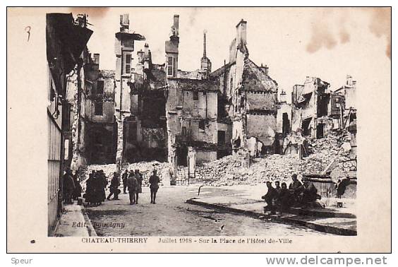 World War 1 - Chateau - Thierry, Juillet 1918 - -Sur La Place De L´Hotel De Ville - War 1914-18