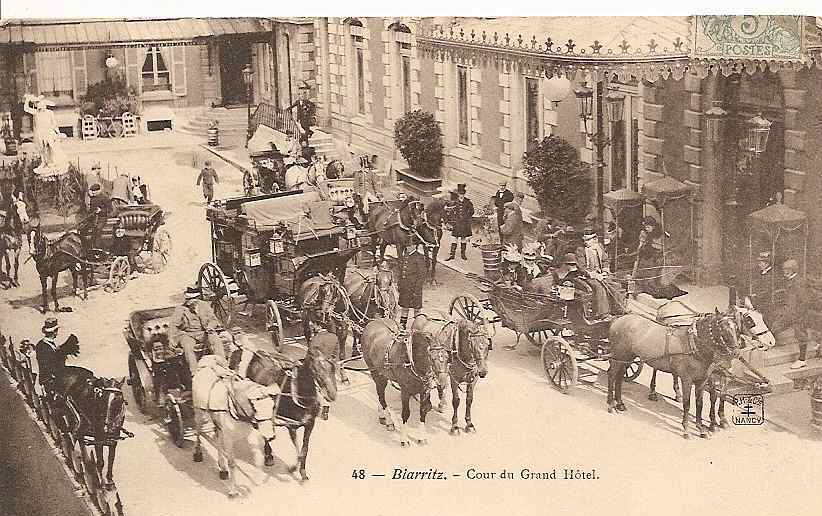 BIARRITZ COUR DU GRAND HOTEL (CALECHE ,DILIGENCES) REF 18767 - Hotels & Restaurants