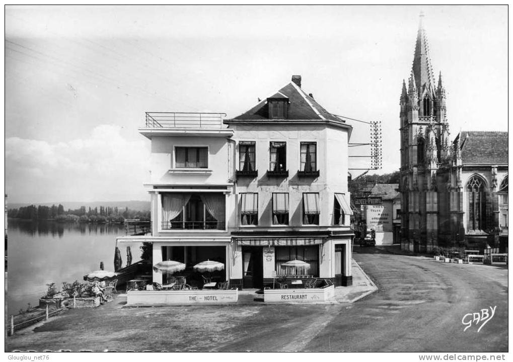 76-LA BOUILLE...L´HOTEL ST-PIERRE ET L´EGLISE.  -CPSM GRAND FORMAT - La Bouille