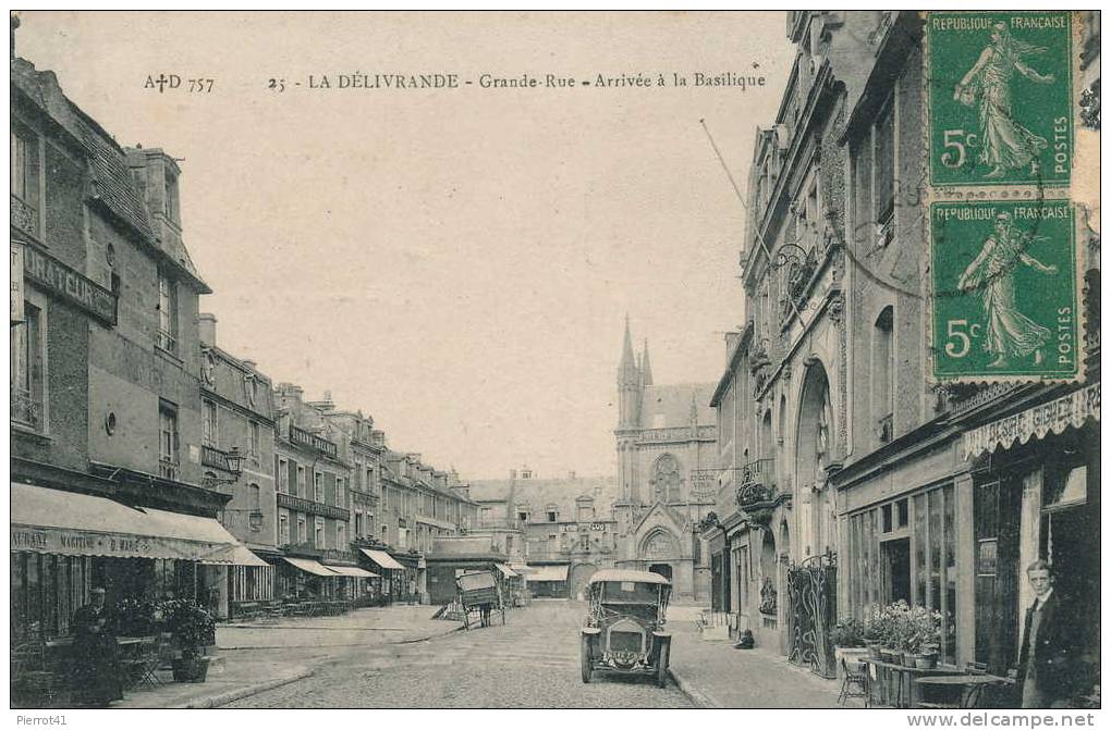 LA DÉLIVRANDE - Grande Rue - Arrivée à La Basilique - La Delivrande