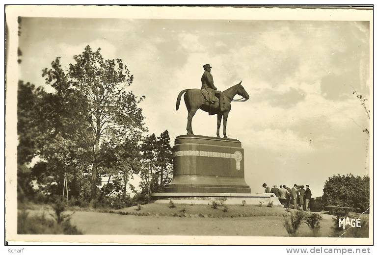 CP De MONT-CASSEL" Statue Du Maréchal Foch " . - Cassel