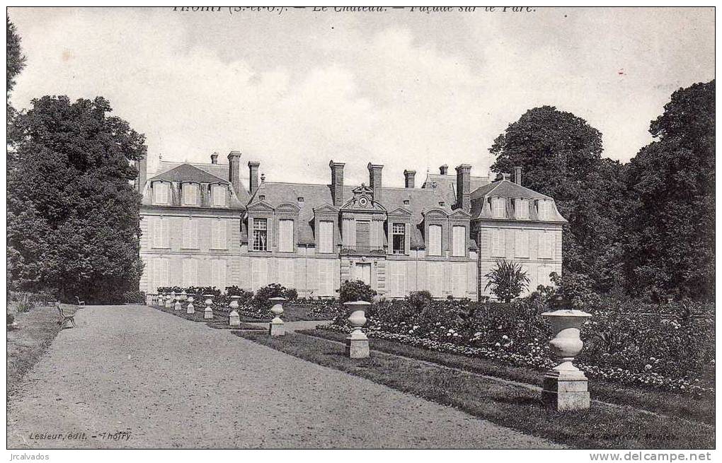 THOIRY  78  -  Le Château - Façade Sur Le Parc - Thoiry