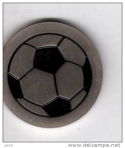 Jeton  De  Caddie   ALLEMAND    Ballon  De  Foot - Ball - Trolley Token/Shopping Trolley Chip