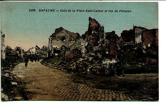 BAPAUME Coin De La Place Sadi Carnot Et Rue De Peronne - Bapaume