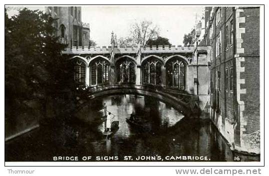 CAMBRIDGE  - Bridge Of Sighs St. John´s  ( Bateliers ) -  BELLE CARTE PHOTO ANIMEE  SM  - - Cambridge