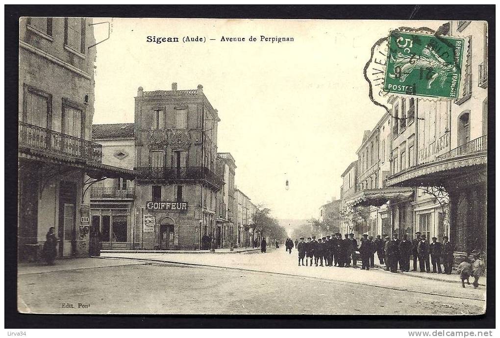 CPA  ANCIENNE- FRANCE- SIGEAN (11)- AVENUE DE PERPIGNAN AVEC TRES BELLE ANIMATION- COMMERCES- COIFFEUR- - Sigean