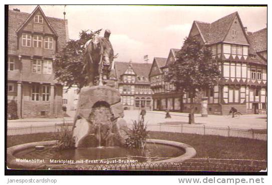 WOLFENBUTTEL - Marktplatz Mit Ernst August-Brunnen - 1927 - Niedersachsen - DEUTSCHLAND - Wolfenbuettel