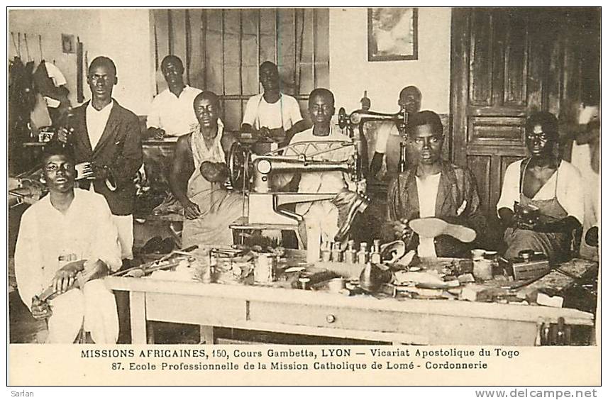 TOGO , Missions Africaines , Ecole Professionnellede Lomé , Cordonnerie , Machine A Coudre, *6355 - Togo