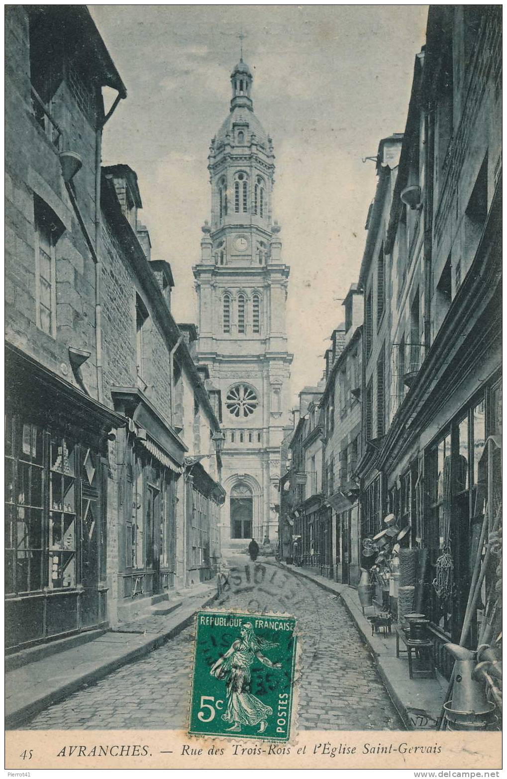 AVRANCHES - Rue Des Trois Rois Et Église Saint Gervais - Avranches