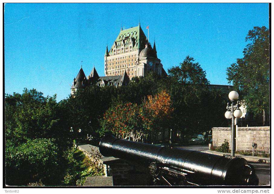 Québec - Le Château De Frontenac Vu De La Rue Des Remparts - Québec - Château Frontenac