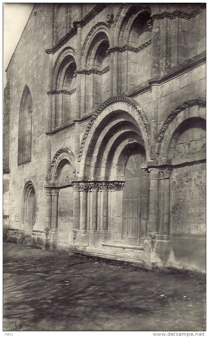 17 - Jonzac : Façade Romane De L´église # - Jonzac