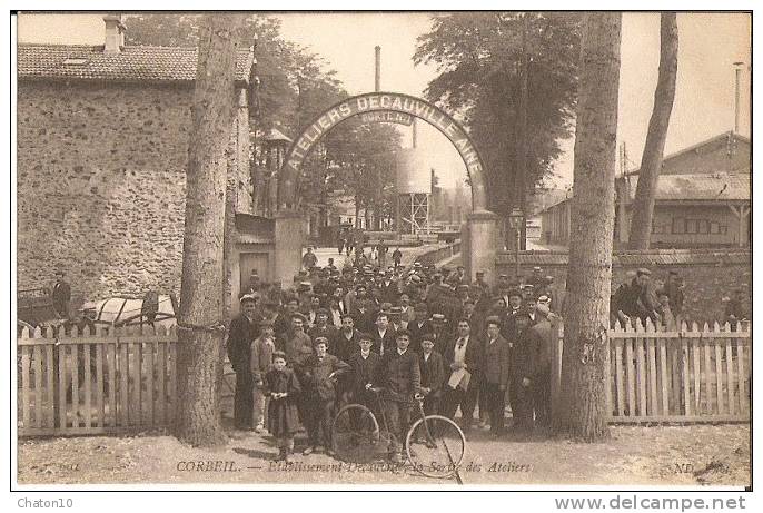 CORBEIL - Etablissement DECAUVILLE, La Sortie Des Ateliers (Carte Animée, Bon état) - Corbeil Essonnes