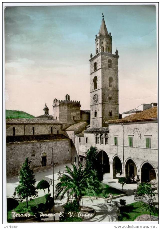 TERAMO, PIAZZA ORSINI,  VG 1958, ANIMATA   **** - Teramo