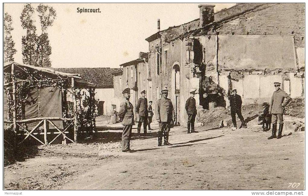 SPINCOURT (Meuse 55) - Officiers Et Militaires Allemands Dans Une Rue En 1916. - Spincourt