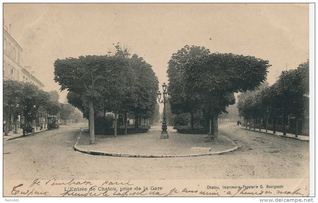 CHATOU - L'Entrée De Chatou Prise De La Gare - Chatou