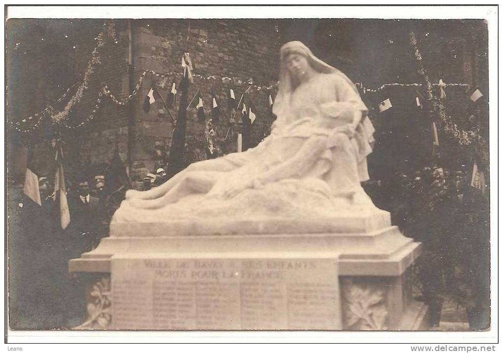 BAVAY   RARE CARTE PHOTO DE L INAUGURATION DU MONUMENT AUX MORTS - Bavay