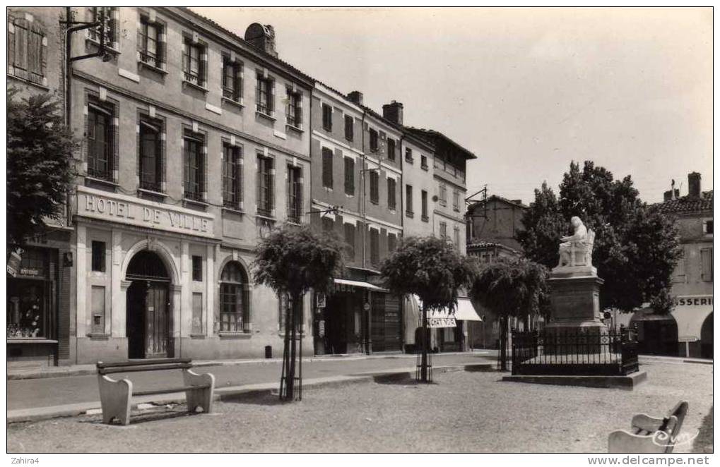 Beaumont De Lomagne  -  Hotel De Ville Et Statue Pierre Fermat - Beaumont De Lomagne