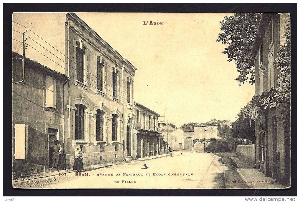 CPA  ANCIENNE- FRANCE- BRAM (11)- AVENUE DE FANJEAUX ET L'ECOLE COMMUNALE AVEC ANIMATION- - Bram