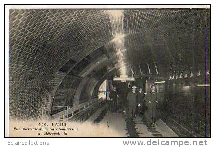 Paris...Vue Intérieure D'une Gare Du Métro - Metropolitana, Stazioni