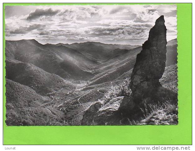 30 La Haute Vallée De L'Hérault Et Les Lacets De La Route De L'Espérou à Valleraugue Vus Du Rocher "La Quille " - Valleraugue