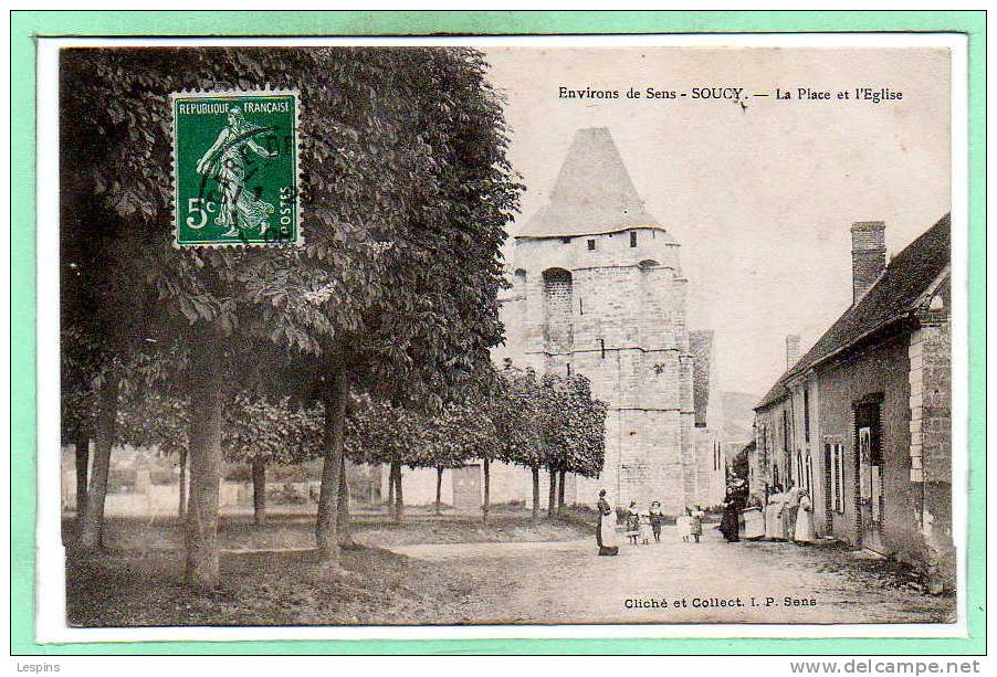 89 - SOUCY --  La Place Et L'Eglise - Soucy