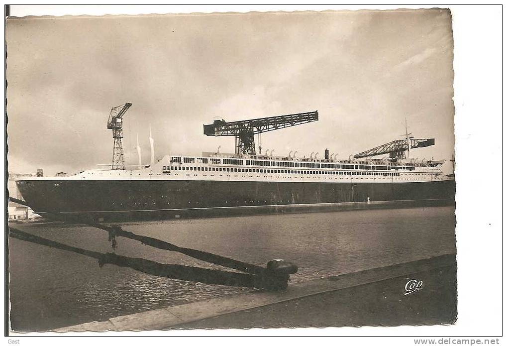 44  SAINT  NAZAIRE    ´´  LE  FRANCE   "  A  QUAI - Saint Nazaire