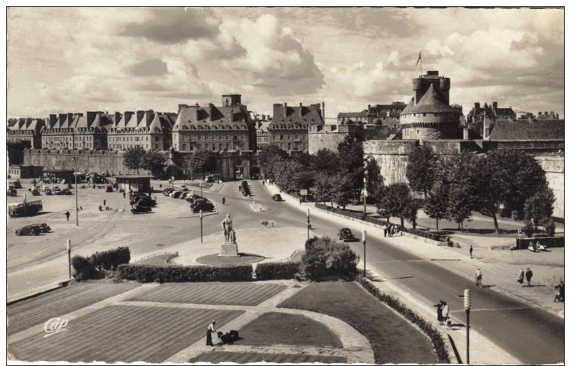 ILLE ET VILAINE  SAINT MALO. CHATEAU. CP DENTELEE - Saint Servan