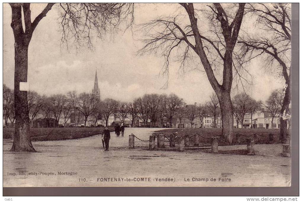 85 --- Fontenay - Le - Comte --- Le Champ De Foire - Fontenay Le Comte